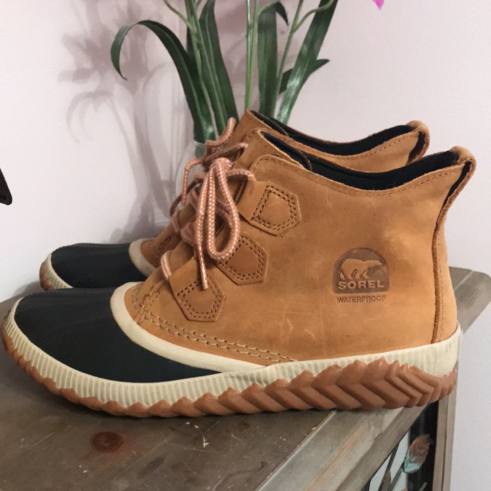 🐬Sorel Out N About Waterproof Brown and Black Boots - Picture 7 of 13